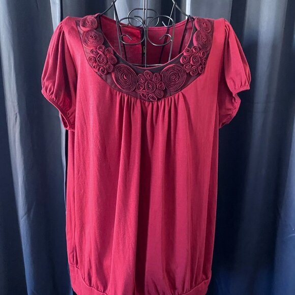 Judith - Wine Colored Top with Rose Embellishments - Picture 5 of 8